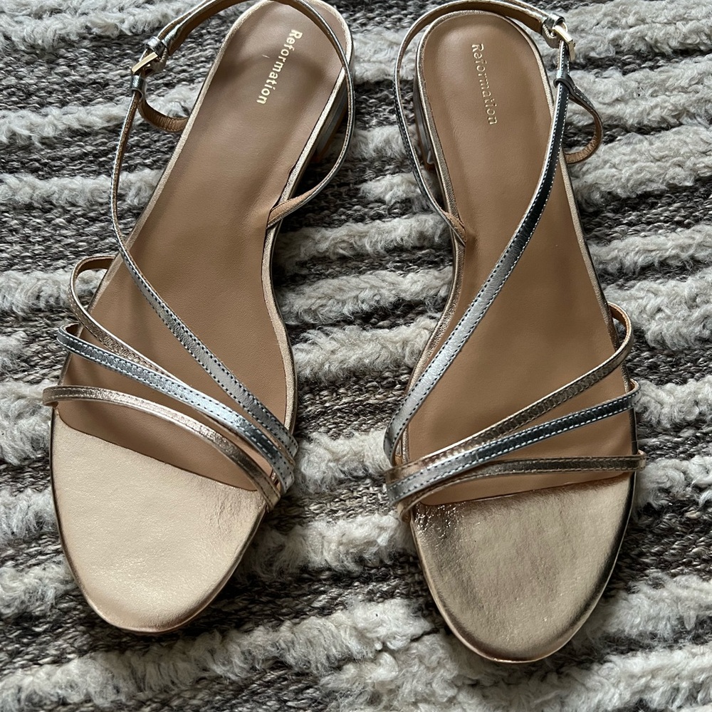 Reformation NWOT Metallic flat sandals size 10